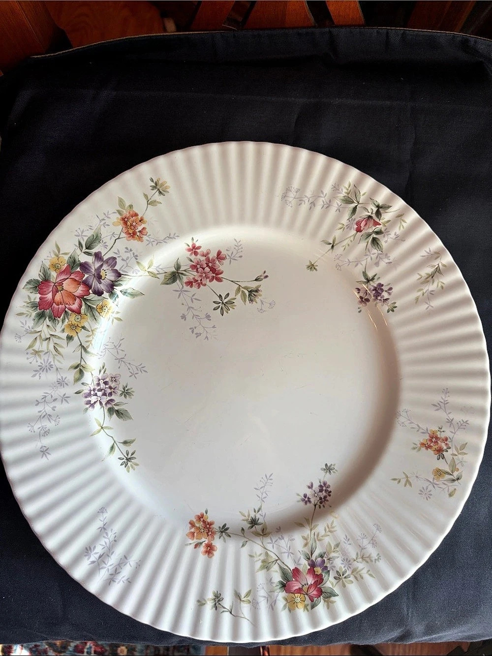 Mikasa Classic Elegance FL 001 Park Lane Floral Dinner Plates SET of 2 Set C